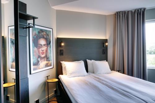 Postel nebo postele na pokoji v ubytování First Hotel Jönköping
