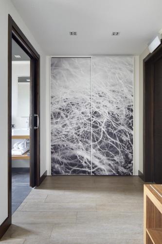 a hallway with a glass wall with a painting on it at Hotel Rural Gaintza in Getaria