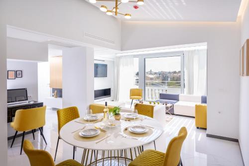 Spectacular Rooftop Loft Ell Fil