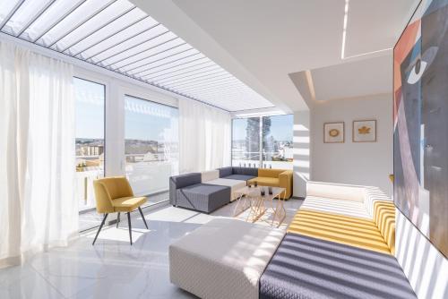 Spectacular Rooftop Loft Ell Fil