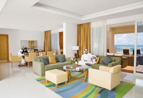אזור ישיבה ב-Oceanic Khorfakkan Resort & Spa
