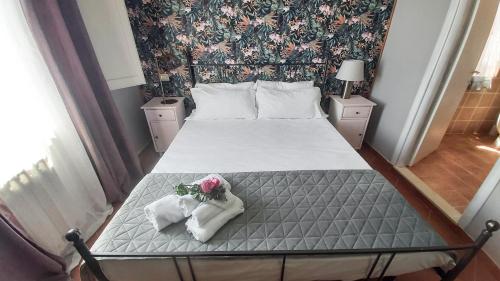 a bedroom with a bed with flowers on it at Tenuta delle Acque in Acquasparta
