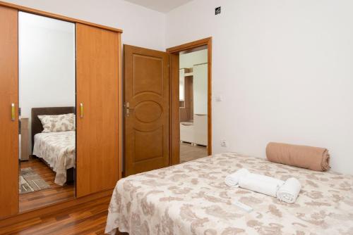 a bedroom with a bed and a door to a bedroom at Apartment Tanja in Mrčevac
