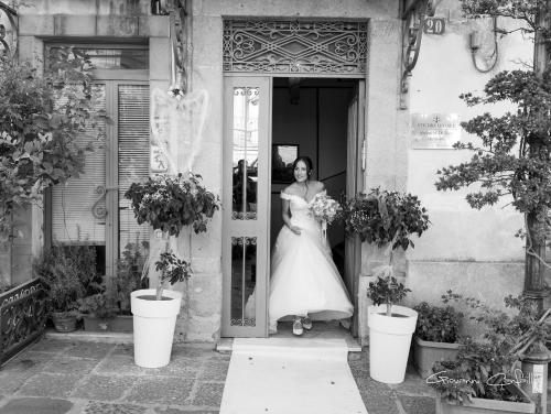 a bride standing in the doorway of a building at Gualtiero Camere & Suite in Caltagirone
