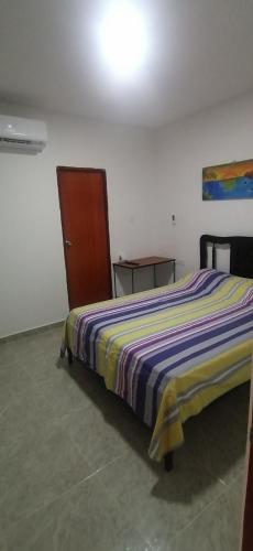 Ένα ή περισσότερα κρεβάτια σε δωμάτιο στο Habitaciones y apartamento fania