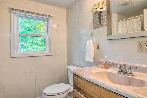 Koupelna v ubytování Serene Susquehanna Escape Mtn and River Views!