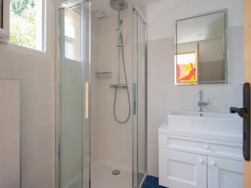 Koupelna v ubytování Sea View Villa with Pool