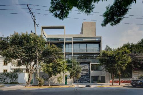 an office building with a glass facade at Capitalia Moliere Masaryk in Mexico City