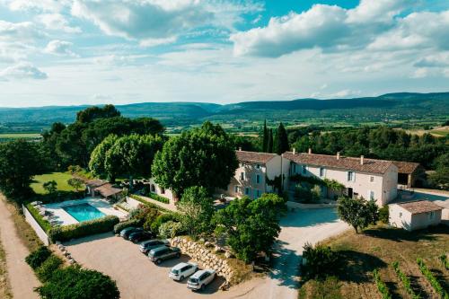 Ett flygfoto av Domaine Perréal Les Chambres