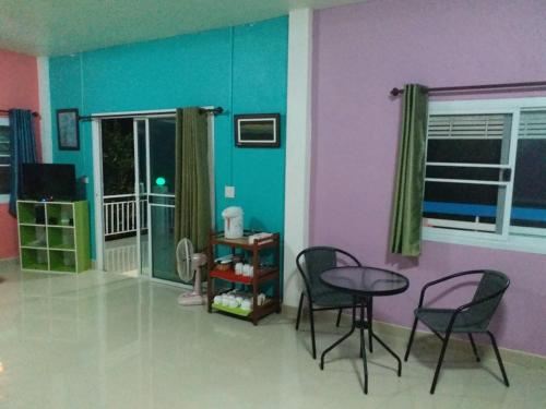 Posezení v ubytování บ้านสายรุ้ง เขาค้อ