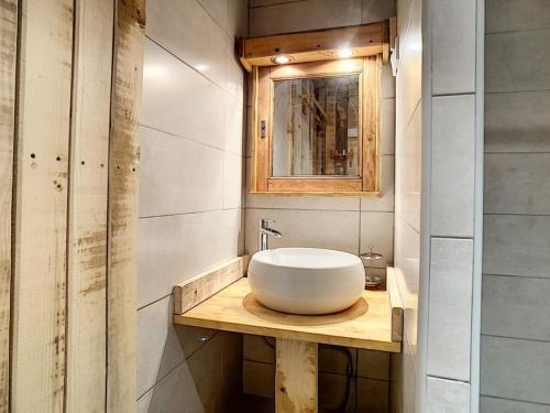 Appartement rénové au pied des pistes avec balcon pour 6 personnes - FR-1-344-776