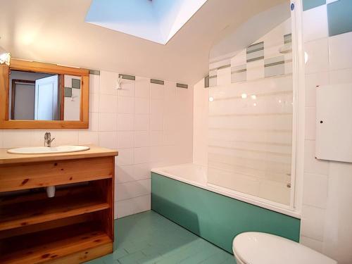 a bathroom with a tub and a sink and a shower at Appartement spacieux et rénové, 10 personnes, 4 Flocons OR, sauna et hammam - FR-1-344-786 in Levassaix