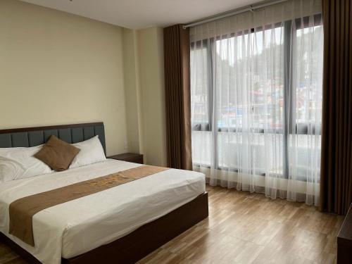 Ένα ή περισσότερα κρεβάτια σε δωμάτιο στο CAT BA ROSALIA HOTEL