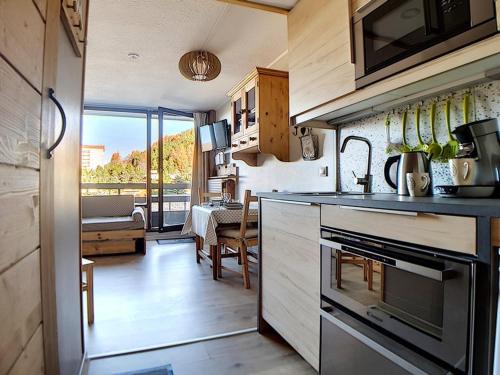 Studio rénové 2 pers. au pied des pistes avec balcon - FR-1-344-937