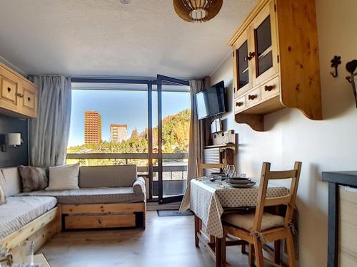 Studio rénové 2 pers. au pied des pistes avec balcon - FR-1-344-937