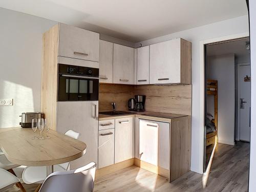 Appartement rénové avec coin montagne, accès pistes, balcon, WIFI - FR-1-344-976