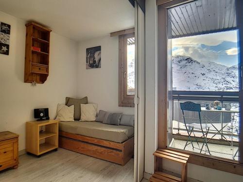 Appartement rénové avec balcon, accès direct aux pistes, situé à Reberty 1850 - FR-1-344-991