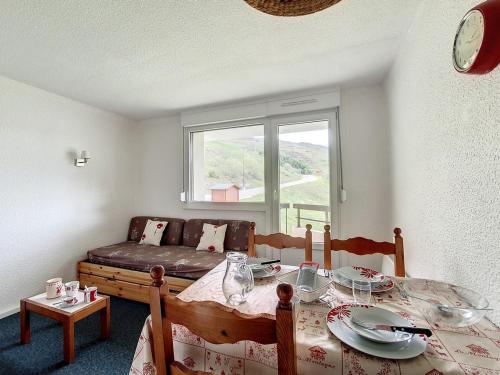 Studio rénové proche des pistes avec balcon - FR-1-344-1063