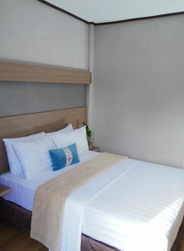 Giường trong phòng chung tại Adela Resort Panglao