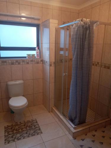A bathroom at LILIAN Self Catering Accommodation