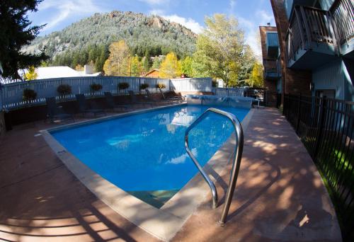 Piscina en o cerca de Shadow Mountain Lodge