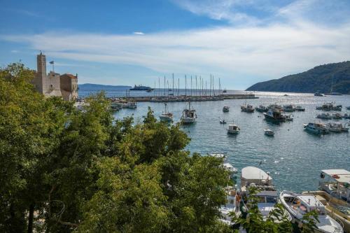 Central sea view apartment