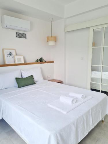 a white bedroom with a large white bed at Ozilvillas in Sapanca