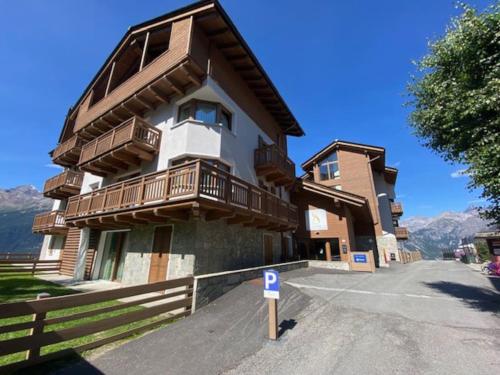 a building with balconies on the side of it at Appartamento trilocale luxory,sulle piste da sci in Bormio