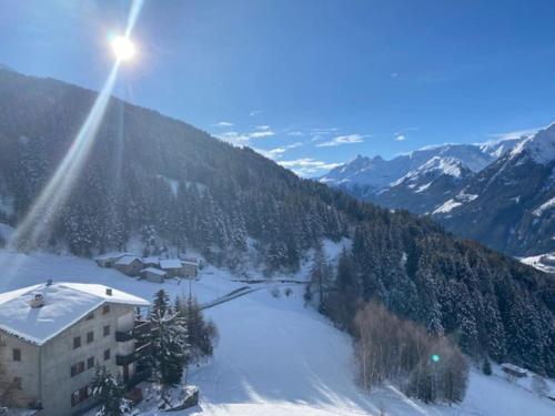 a building on a mountain with snow on the ground at Appartamento trilocale luxory,sulle piste da sci in Bormio