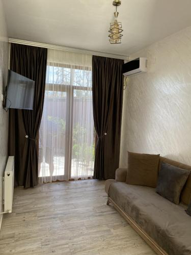 โทรทัศน์และ/หรือระบบความบันเทิงของ Cottages Ureki