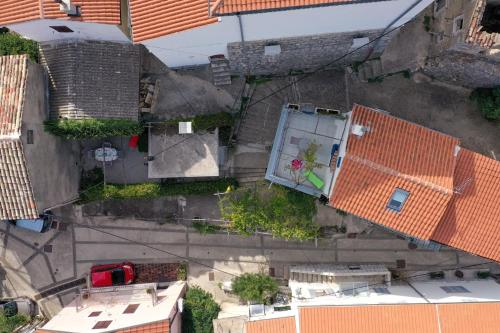 THE OLD TOWN HOUSE – Photos 5
