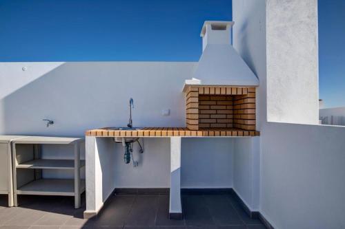 Ban công/sân hiên tại Luxury Two Bedroom Apartment with Private Roof Terrace and Hot Tub