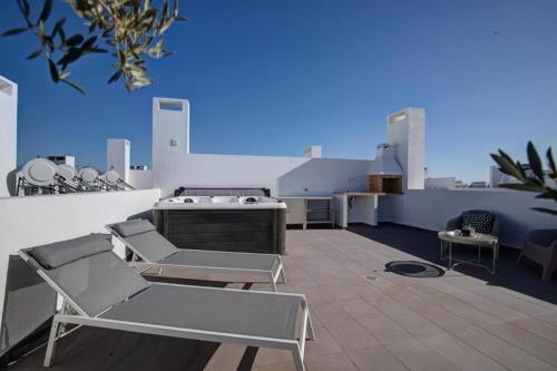 Luxury Two Bedroom Apartment with Private Roof Terrace and Hot Tub