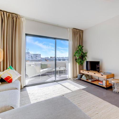 Luxury Two Bedroom Apartment with Private Roof Terrace and Hot Tub