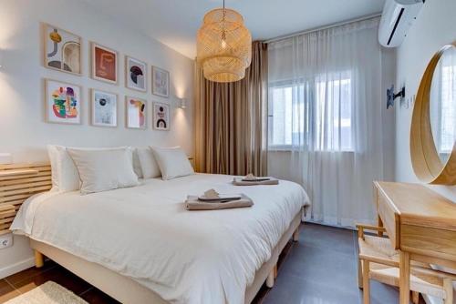 Luxury Two Bedroom Apartment with Private Roof Terrace and Hot Tub