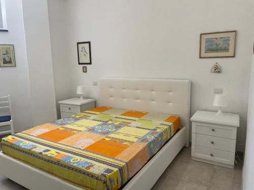 Villa Porto delle Genti tesisinde bir odada yatak veya yataklar