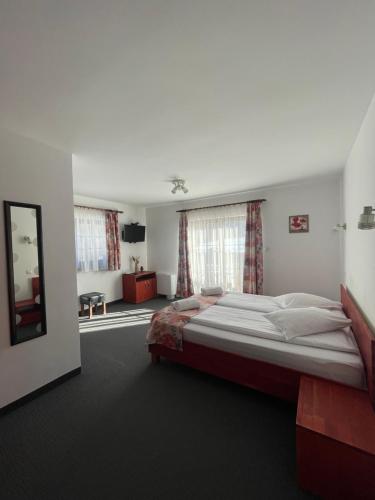 a bedroom with a large bed in a room at Pensiunea Casa Brancovenilor in Sâmbăta de Sus