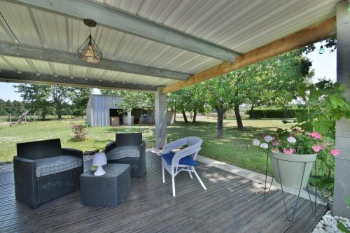 a wooden deck with chairs and a pergola at Villa Monplaisir 82 in Montech
