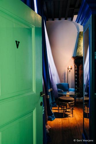 a room with a door and a table and chairs at Flora in Antwerp