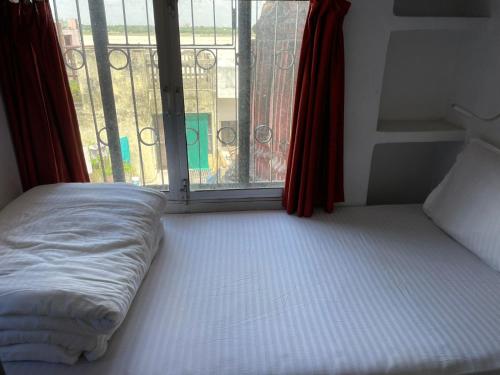 Un ou plusieurs lits dans un hébergement de l'établissement Yogg Hostel