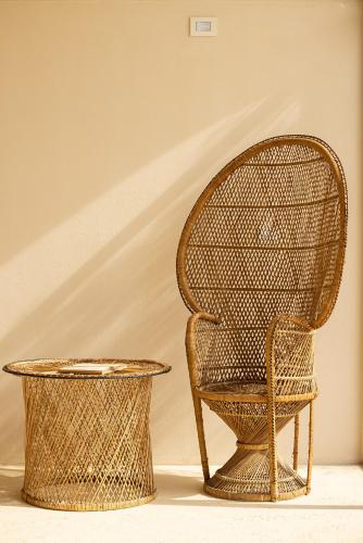 a wicker chair sitting next to a trash can at Il Giardino Grande - Dimora in Salento in Parabita