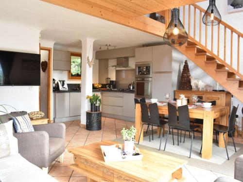 Chalet cosy avec mezzanine, poêle à bois, wifi et parking - Méribel - FR-1-180-570