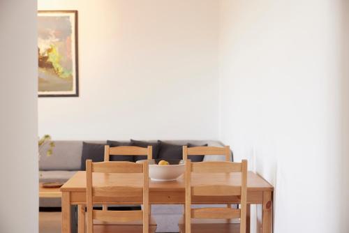 a dining room table and chairs with a couch at KEA La Vie in Ioulida