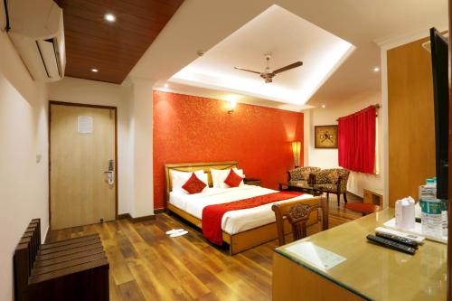 A bed or beds in a room at Airport Hotel Le Seasons New Delhi