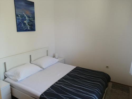 House B - with spacious terrace and beautiful view