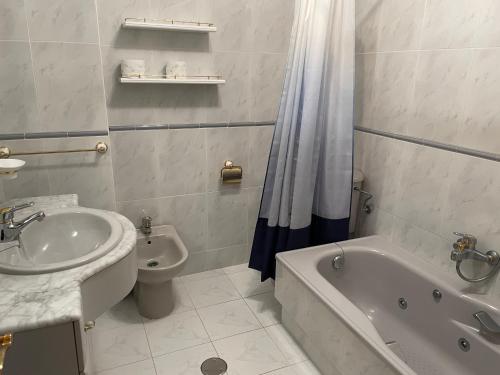 Koupelna v ubytování Ermita (2) San Vicente de la Barquera duplex