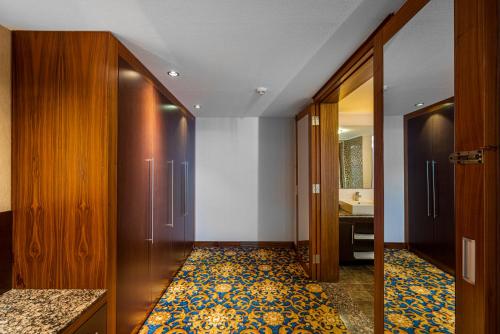 a hallway with a bathroom with a sink and a toilet at Bera Alanya Hotel - Halal All Inclusive in Konaklı