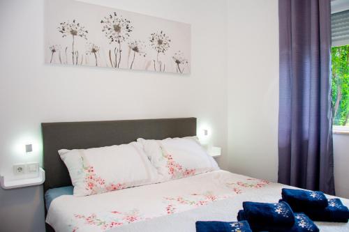 Apartment 7