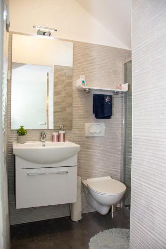 Apartment 7