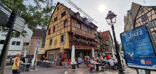 Le Red St Léon : Lit Queen Size * WIFI * Idéal Couple